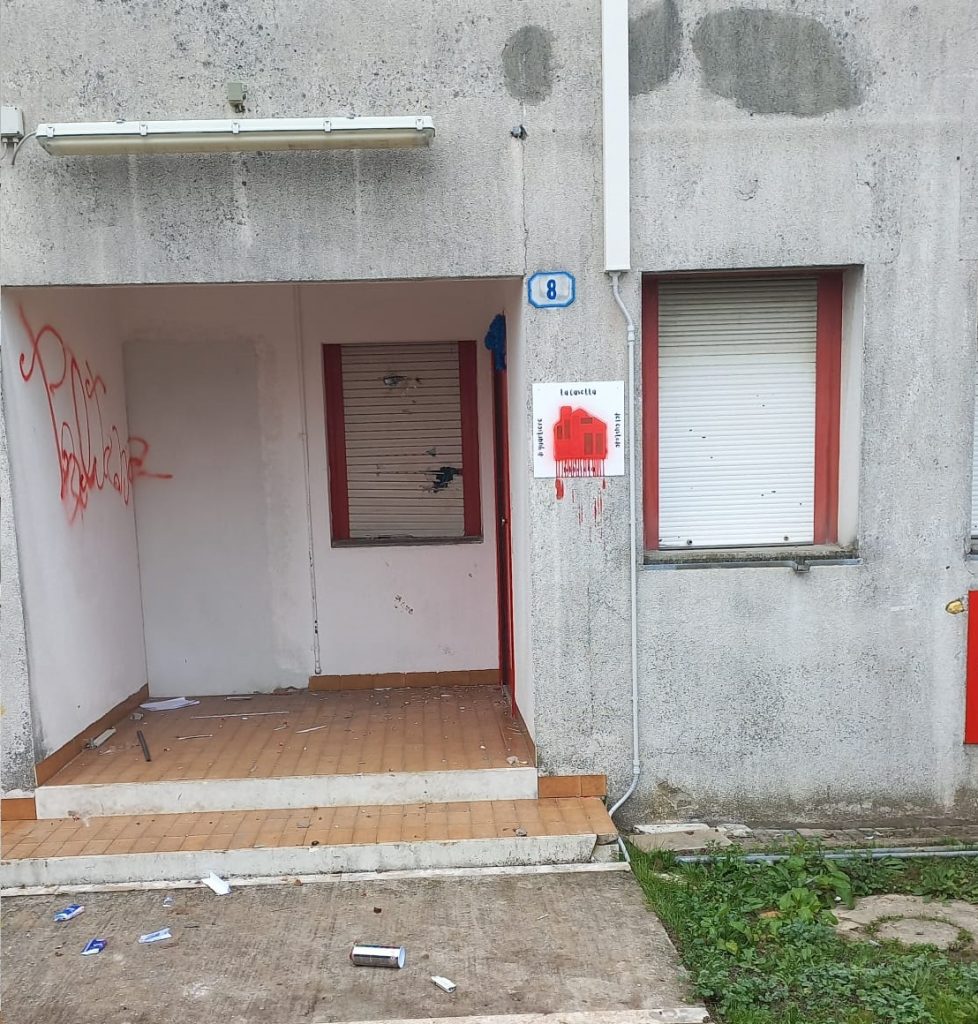 Vandali alla Casetta del Custode 11